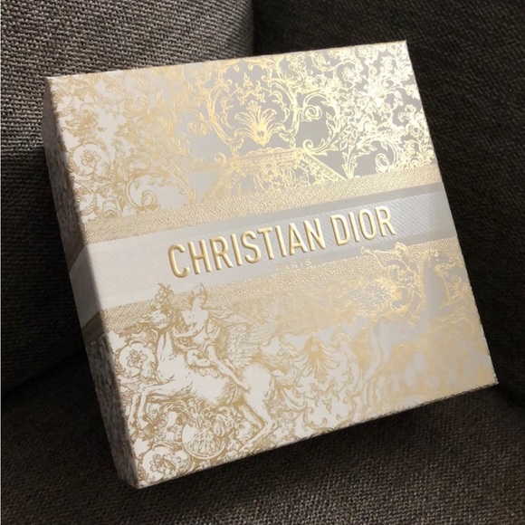 COPY - Christian Dior Holiday 2023 Gold Gift Box NEW! - Picture 2 of 8